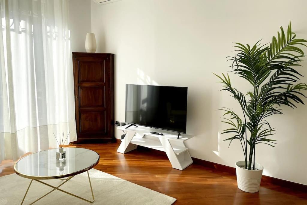 Ferienwohnung Amazing Flat With Terrace Mailand Exterior foto